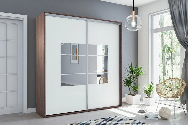 Szafa do sypialni z białym frontem Apollo 2-2 w stylowej sypialni z oknem