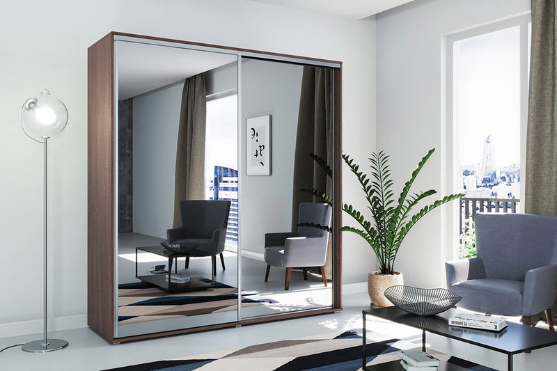 Czekoladowa szafa z lustrem na froncie w modnym salonie