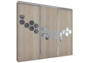 Szafa z drzwiami przesuwnymi z elementami luster na froncie 