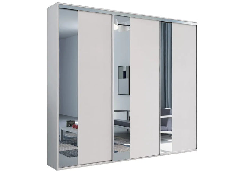 Biała szafa z trzema drzwiami przesuwnymi - idealna do sypialni