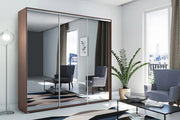 Szafa z lustrami w aranżacji