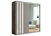 Szara szafa ubraniowa z lustrem na froncie