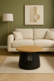 Modny stolik kawowy w salonie 