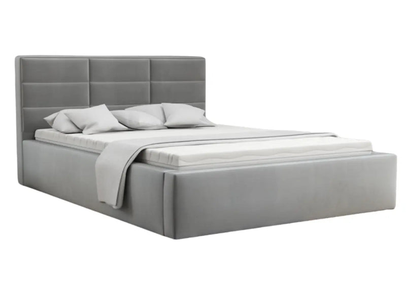 Szare łózko do salonu z metalową ramą