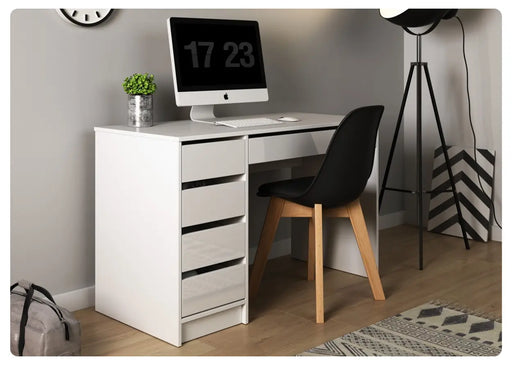 Białe klasyczne biurko do pokoju 