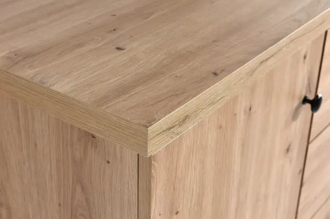 Detal komody z lamelami