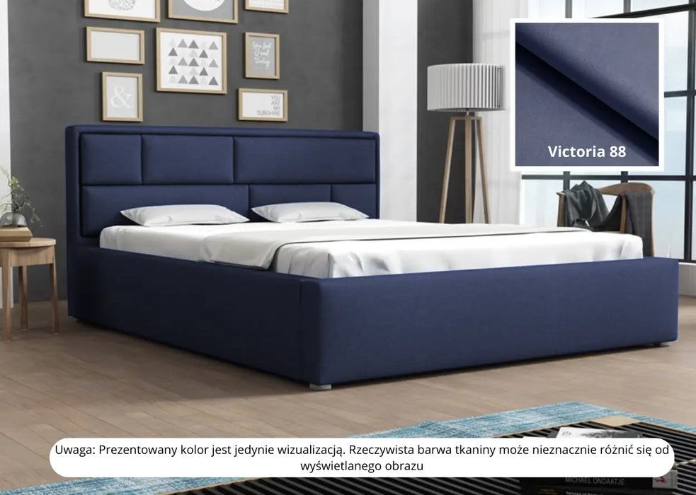 Granatowe łóżko z pojemnikiem Decoria w sypialni z modną lampą