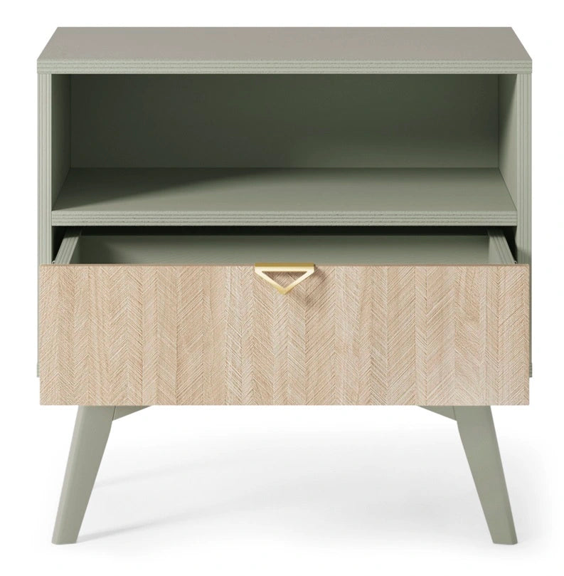 Widok stolika nocnego Flow JE54, kolor eukaliptus, z jedną otwartą szufladą i otwartą półką