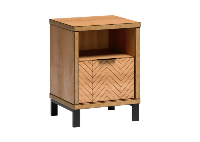 Karmelowy stolik nocny na nóżkach z modnym wzorem na froncie