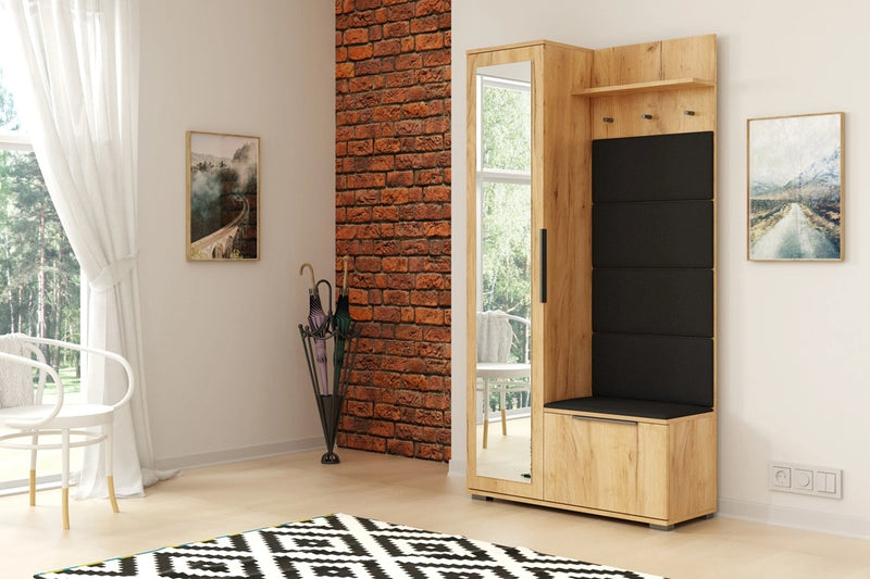 Garderoba w przedpokoju w naturalnych kolorach drewna