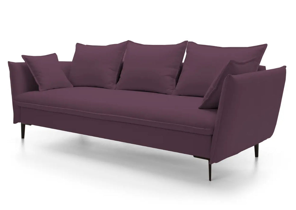 Śliwkowa sofa do salonu i nie tylko