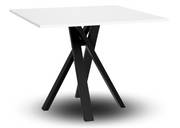 Kwadratowy stół z blatem w białym kolorze