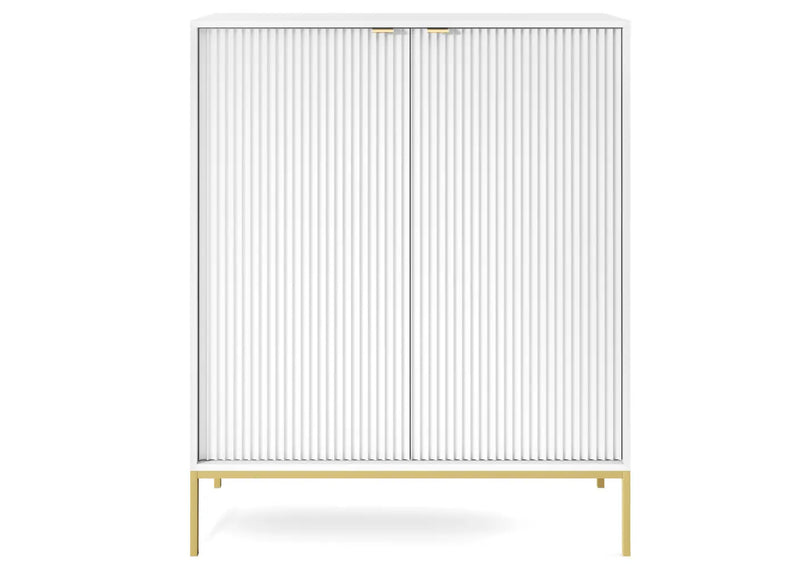 Wysoka biała komoda do salonu i nie tylko