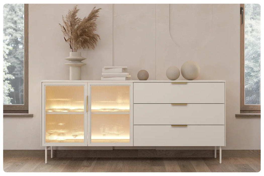 Kaszmirowa komoda Lumi z szufladami w  nowoczesnym salonie