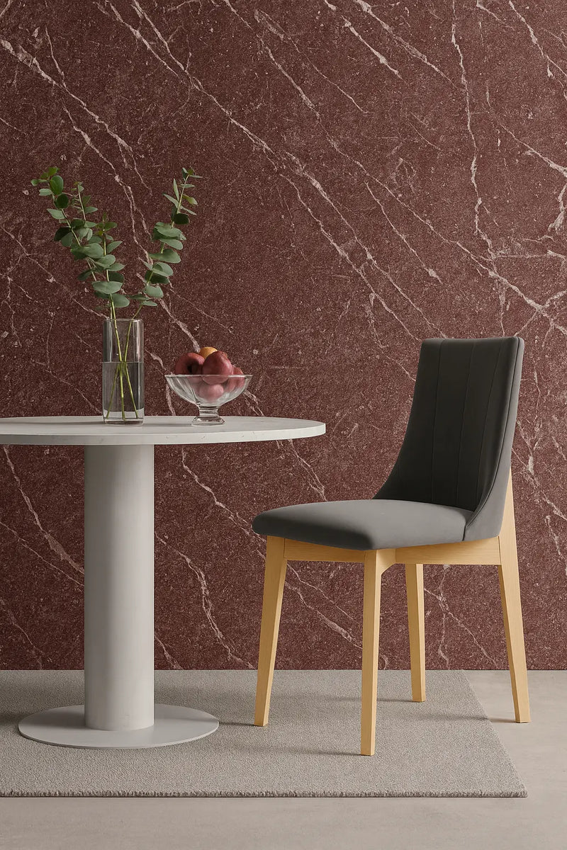 Krzesło w salonie z nowoczesnym stołem