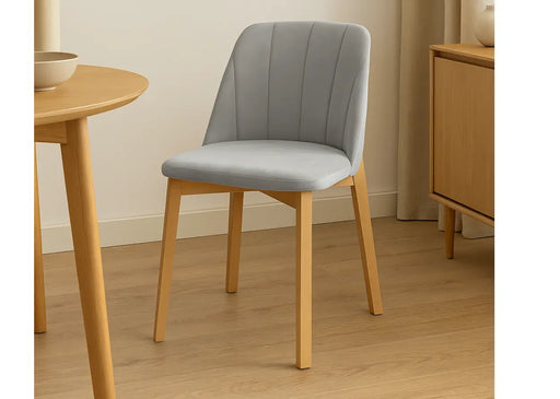 Szare krzesło Latte w salonie