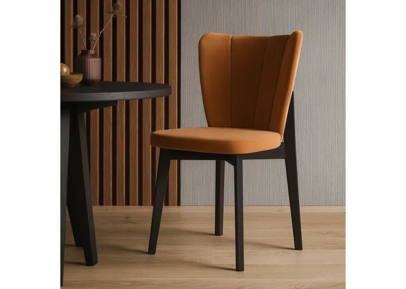 Modne krzesło milo w salonie