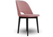 Krzesło w kolorze pudrowego różu z wygodnym, wysokim oparciem!