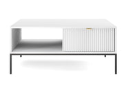 Biały stolik kawowy z ryflowanymi szufladami