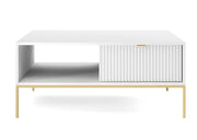 Biały stolik kawowy ze złotymi dodatkami