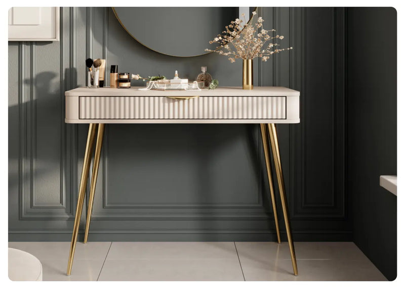 Kaszmirowa toaletka na złotych nogach