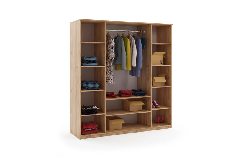 Wnętrze szafy z lamelami Lori