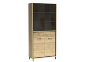 Witryna z ciemnym szkłem na froncie