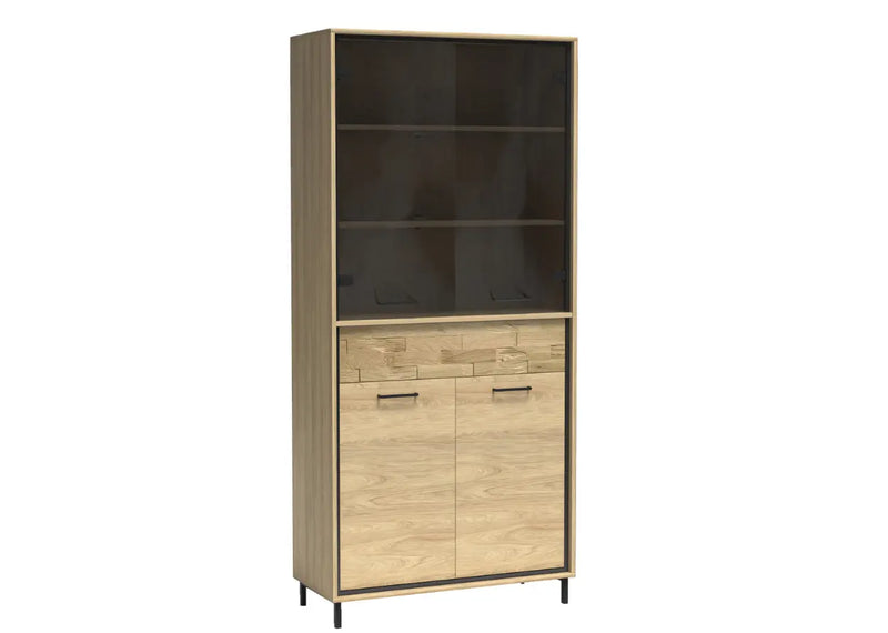 Witryna z ciemnym szkłem na froncie