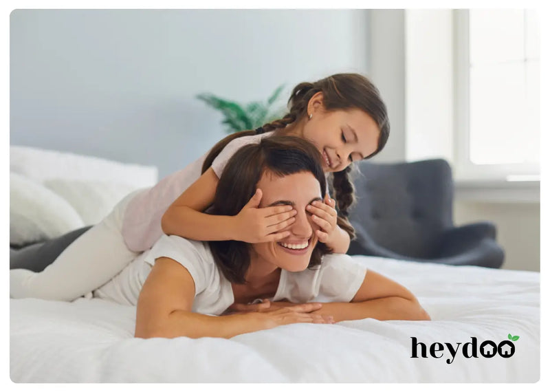 Materac kieszeniowy Cassi, a na nim szczęśliwa mama z córką! Heydoo.pl