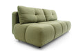 Zielona sofa z pikowanymi poduszkami