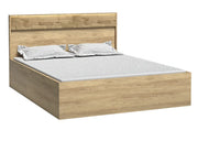 Drewniane łóżko do sypialni z podświetlanym wezgłowiem