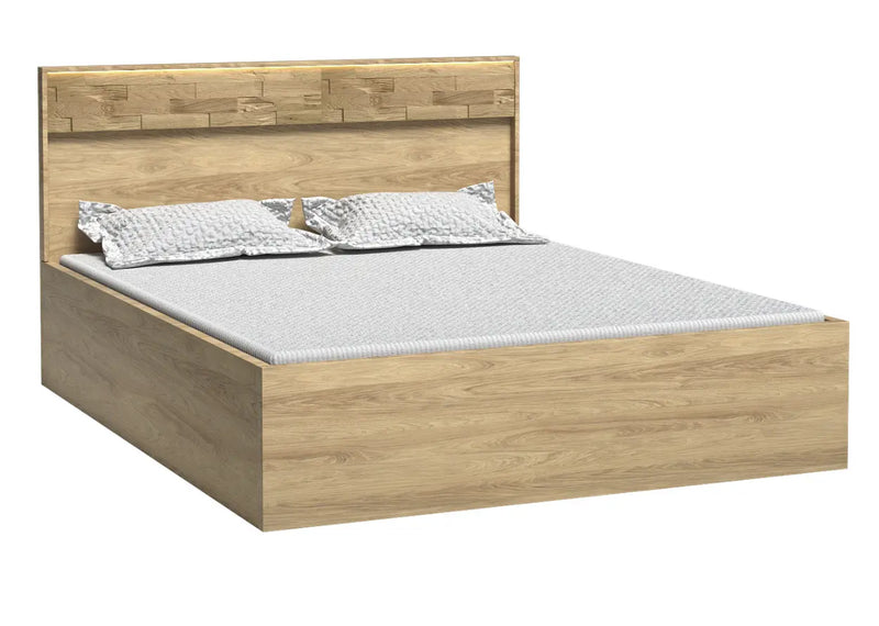 Drewniane łóżko do sypialni z podświetlanym wezgłowiem