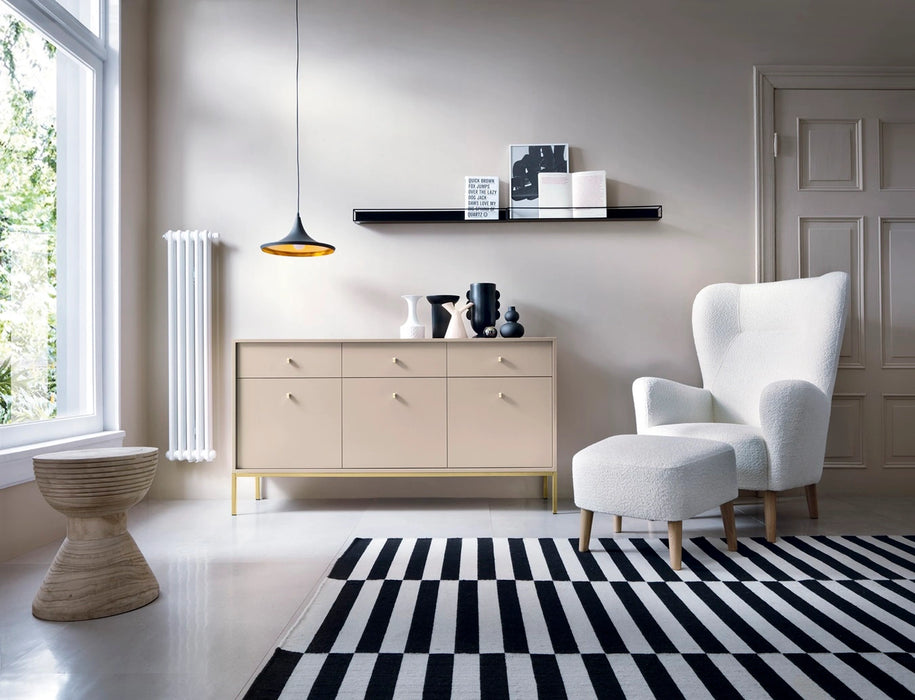 Komoda Mono Ksz154 w zestawieniu z fotelem