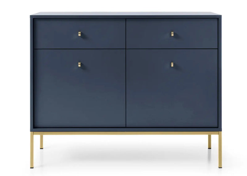 Granatowa komoda ze złotymi uchwytami i szufladami