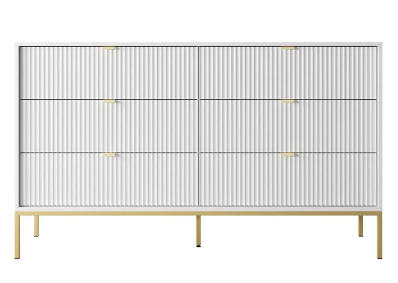 Komoda ryflowana z szufladami na złotych nogach. Heydoo.pl