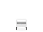Biały stolik nocny Natt CZ54 z przestronną półką i szufladą.