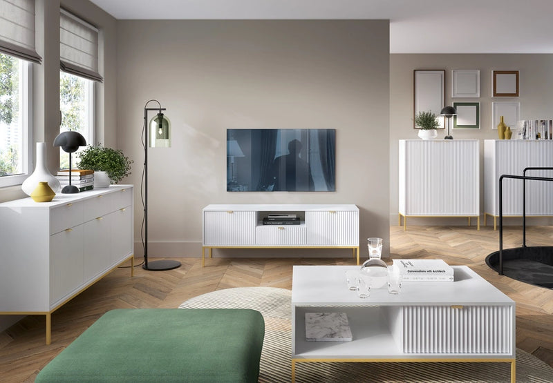 Stolik kawowy w aranżacji z innymi meblami z kolekcji