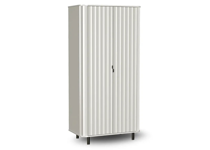 Szafa NOVADO 8 – wąska, mała szafa do sypialni w kolorze białym