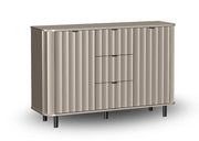 Novado 01 – komoda z frezowanymi frontami i cichym domykiem z boku