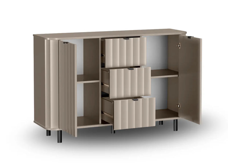 Novado 01 – komoda z frezowanymi frontami i cichym domykiem z otwartymi szufladami