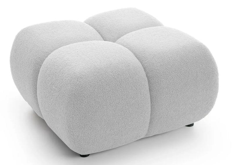 Jasno szara pufa idealna do sofy