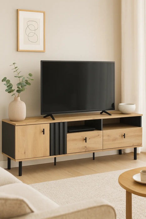 Duża szafka rtv w dużym salonie 