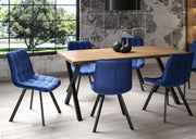 Granatowe krzesło Rivo w modnej aranżacji