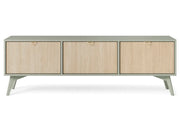 Szafka w stylu boho z pistacjowymi dodatkami