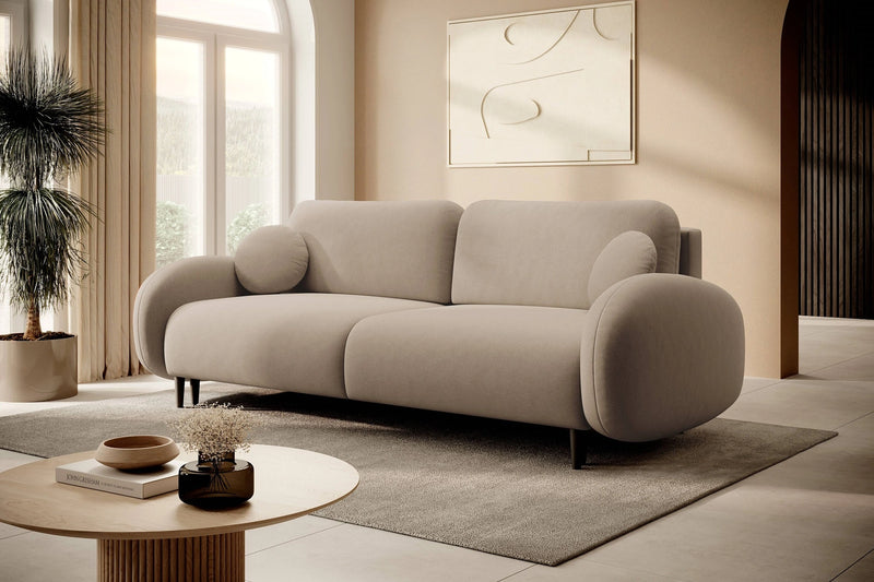 Beżowa sofa w pięknym salonie