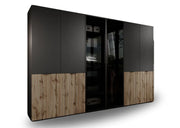 Szafa sento z półkami i czarnym szkle na froncie