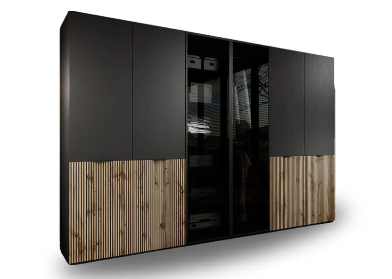 Szafa sento z półkami i czarnym szkle na froncie