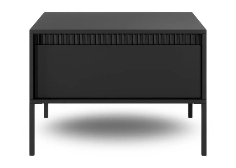 Czarny stolik kawowy do modnych wnętrz. 