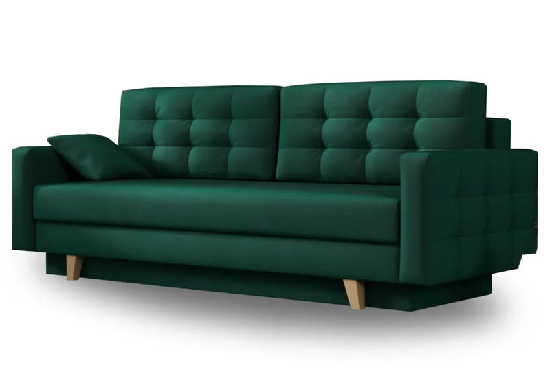 Zielona sofa z poduszkami, drewnianymi nóżkami oraz funkcją spania