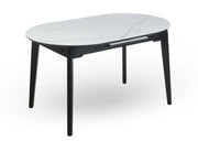 Stół belari na białym tle